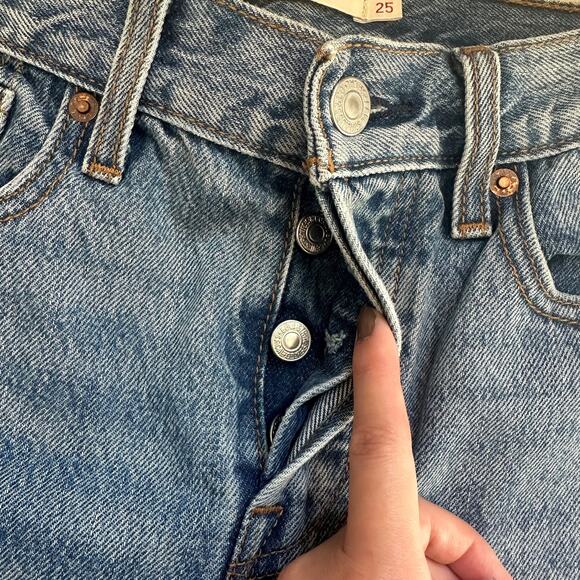 Levi's Premium Wedgie Icon Fit Ankle light wash denim jeans 25 - Picture 4 of 5